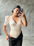 Bodysuit con mangas abullonadas y ribete de encaje