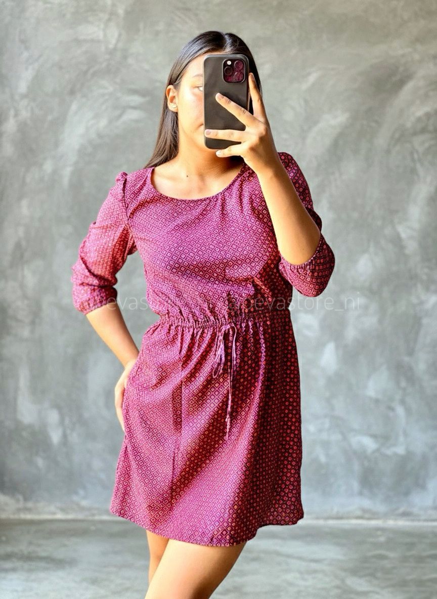 Vestido morado de formas