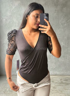 Bodysuit con mangas abullonadas y ribete de encaje