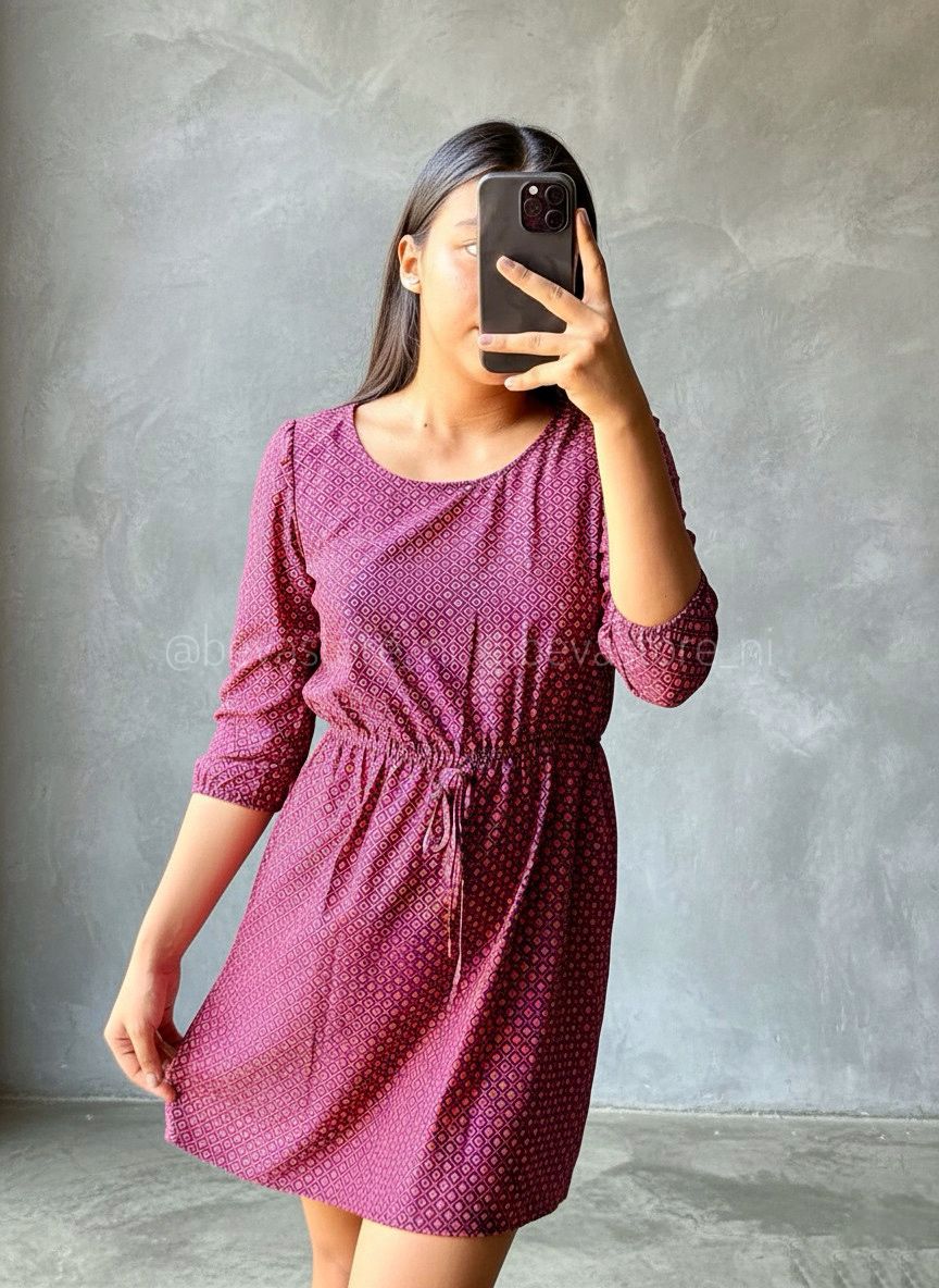 Vestido morado de formas