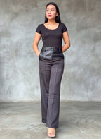 Pantalón Recto color Negro con cuerina