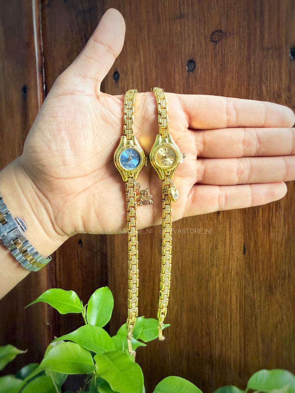 Reloj Dorado Correa de Eslabones Con Dije