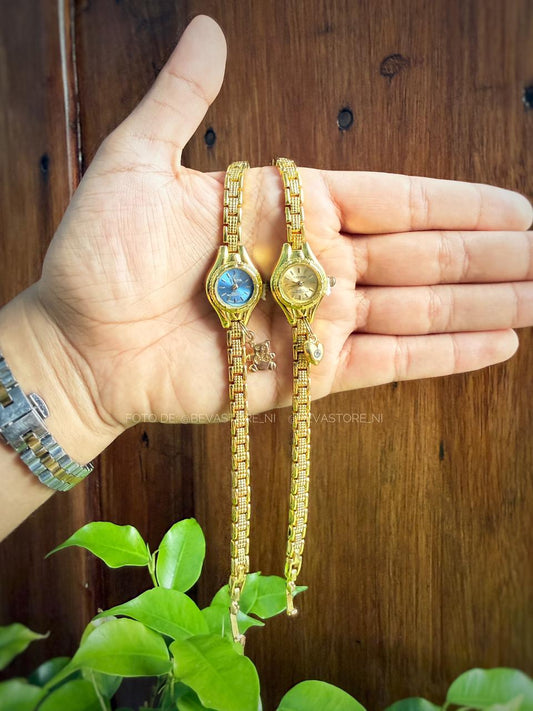 Reloj Dorado Correa de Eslabones Con Dije