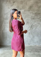 Vestido morado de formas