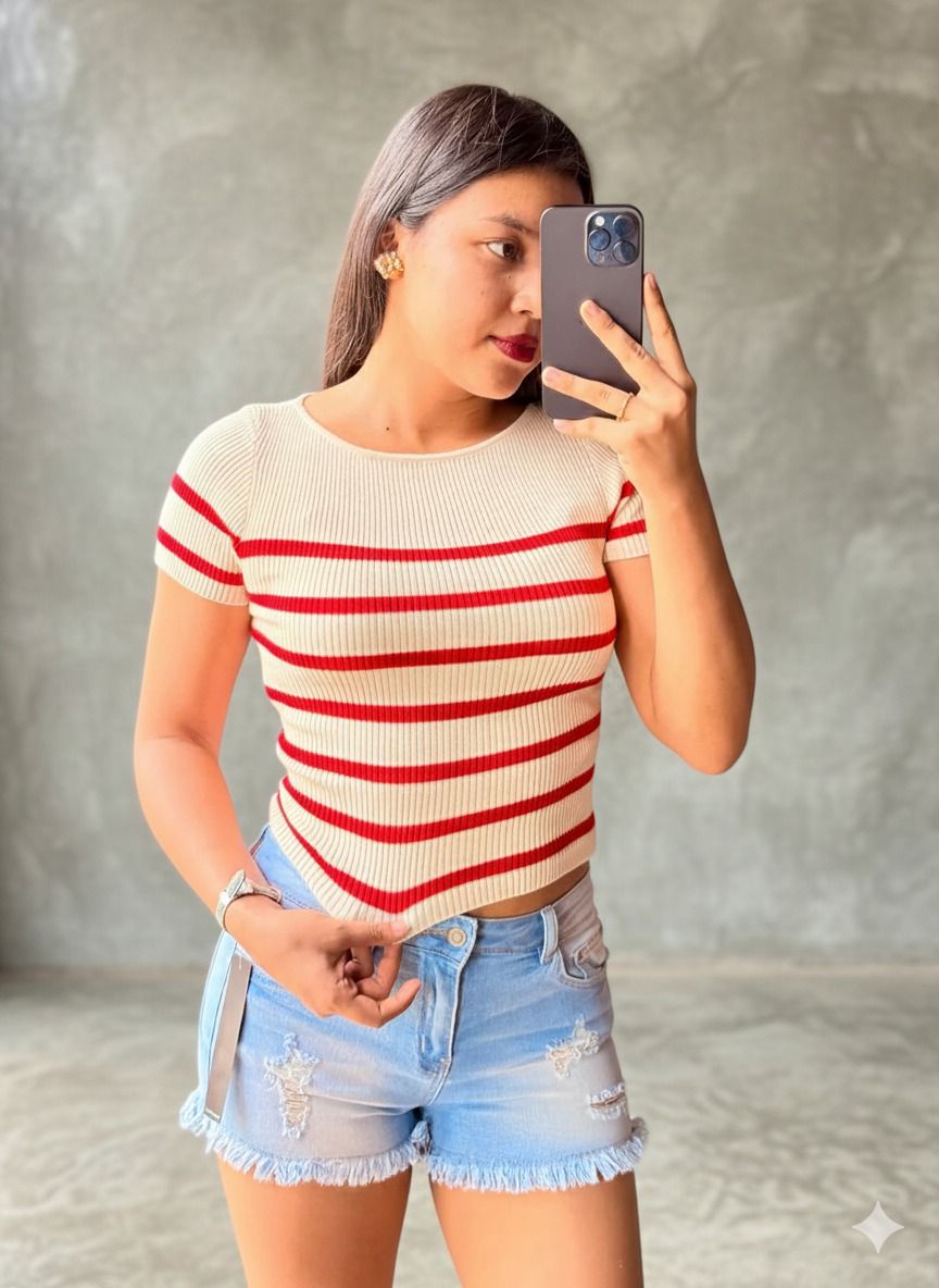 Short Jeans Azul Claro Con Desgarre y Deshilachado