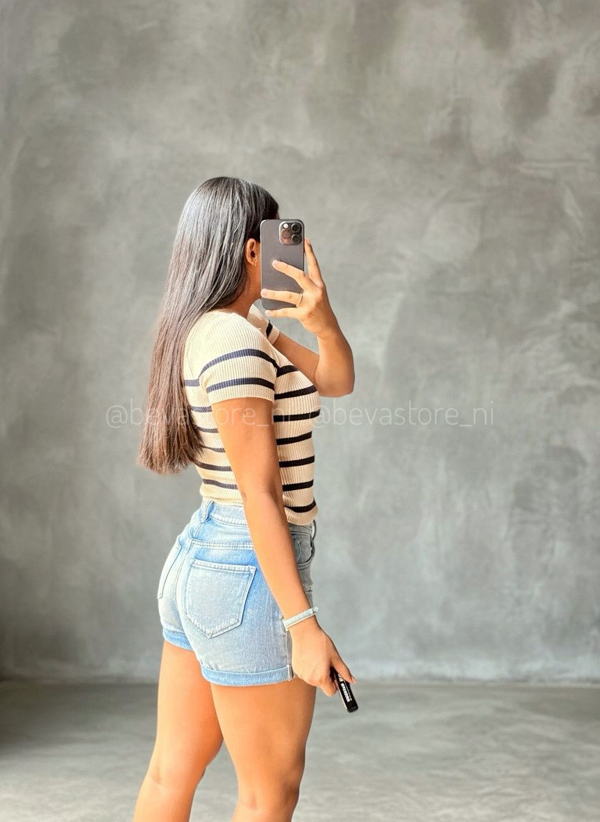 Short Jeans Con Dobladillo