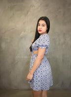 Vestido corto celeste con estampado