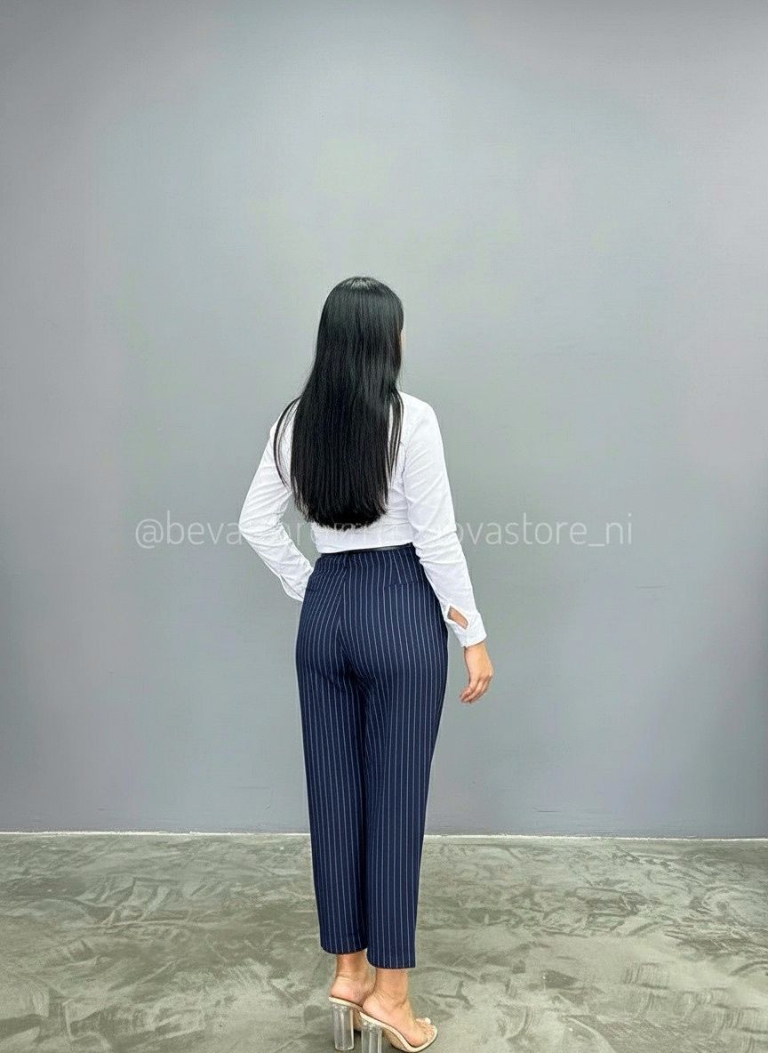 Pantalón de vestir de rayas con cinturón