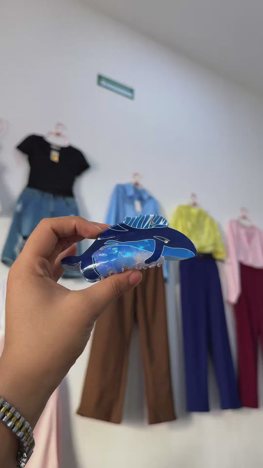 Pinza de cabello de ballena con bebé